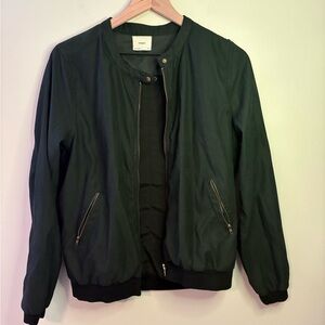 Women’s Harper bomber jacket with a full zip closure and zippered pocket size L